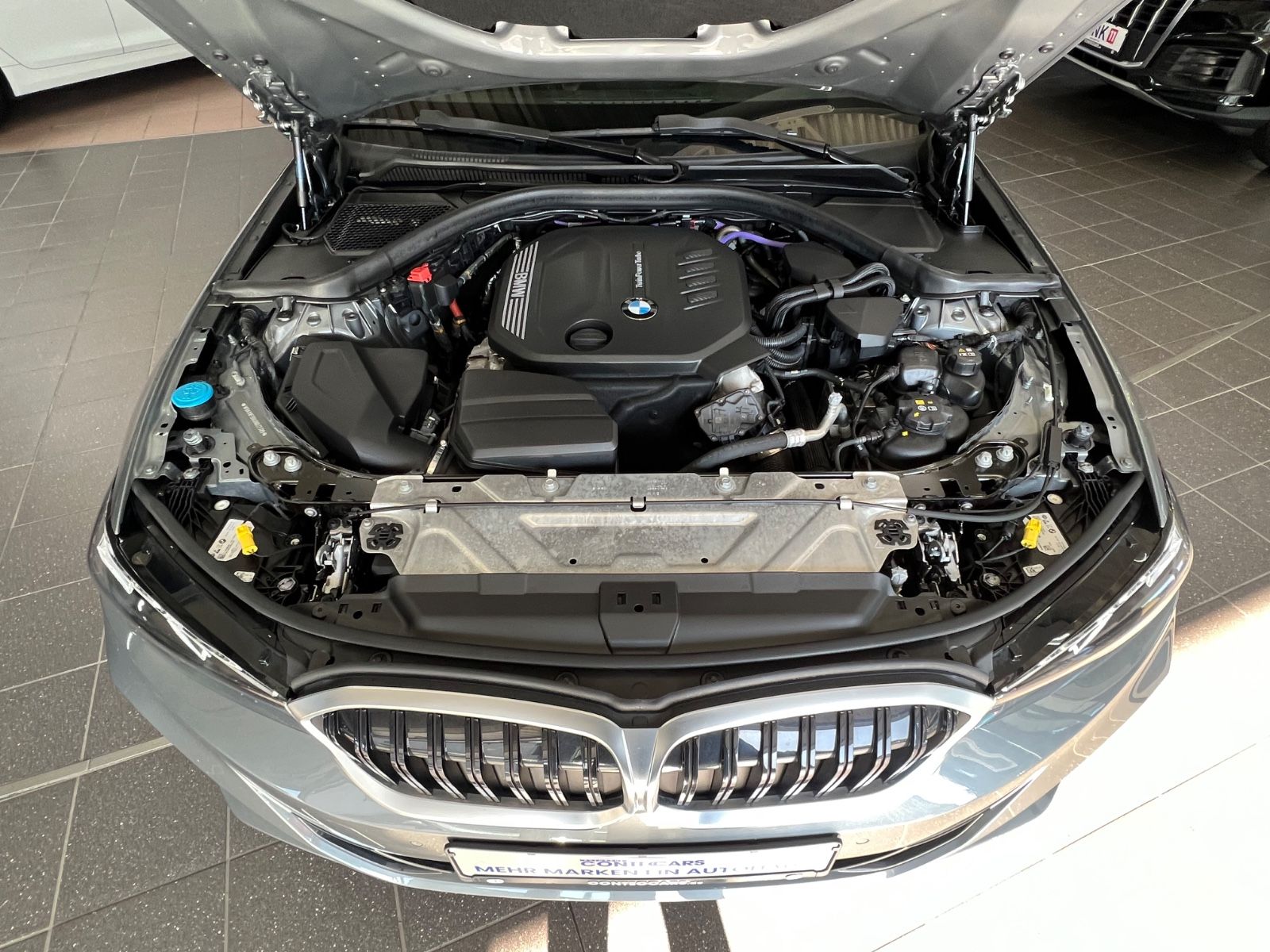 BMW 320d Lim. x Drive AHK+Driving Assist foto 4