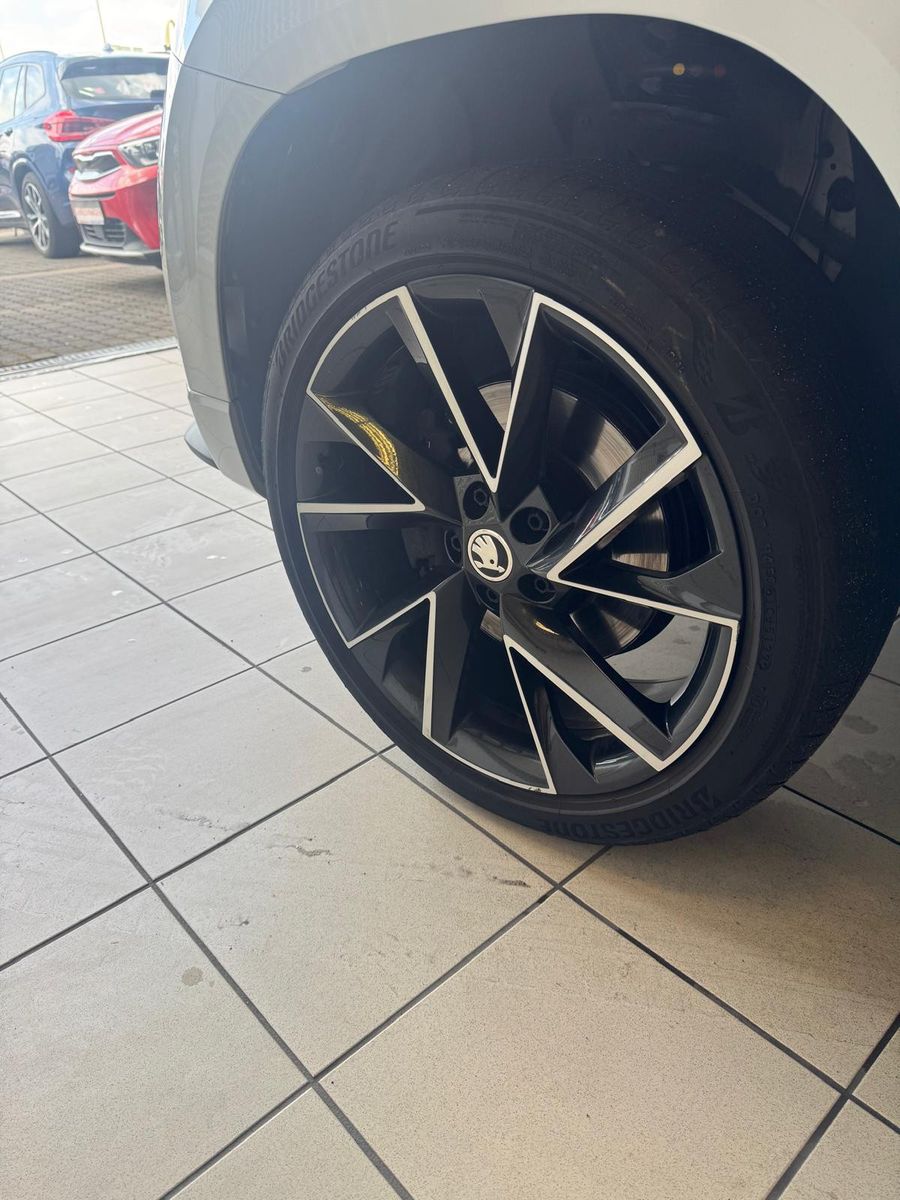 Fahrzeugabbildung SKODA Karoq Sportline 4x4 /1.HAND/NAVI/KLIMA/