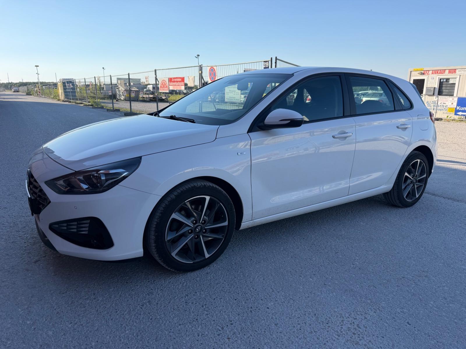 Hyundai i30 Mild-Hybrid Euro-6 Navi LED Kamera Alu