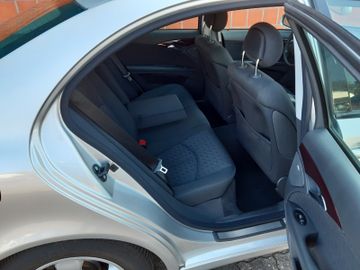 Mercedes E 220 - 10