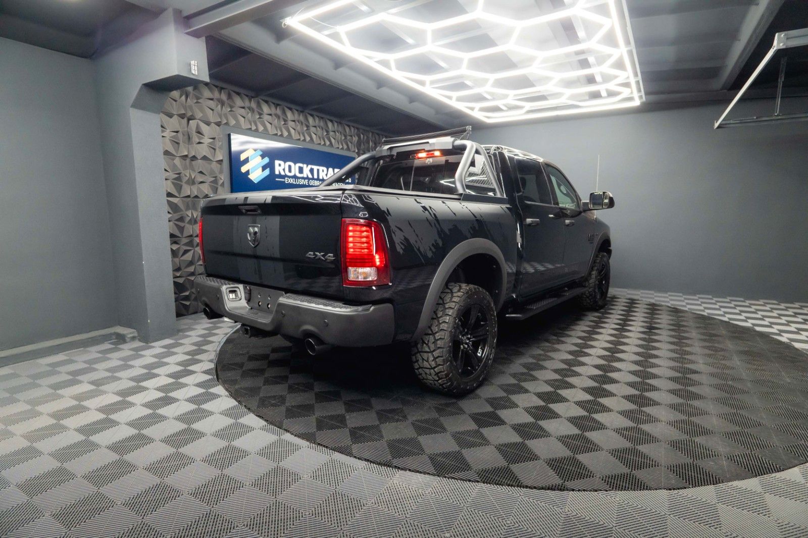 Fahrzeugabbildung Dodge RAM 5.7 V8 HEMI 4x4 Sport OFFROAD Night WARLOCK