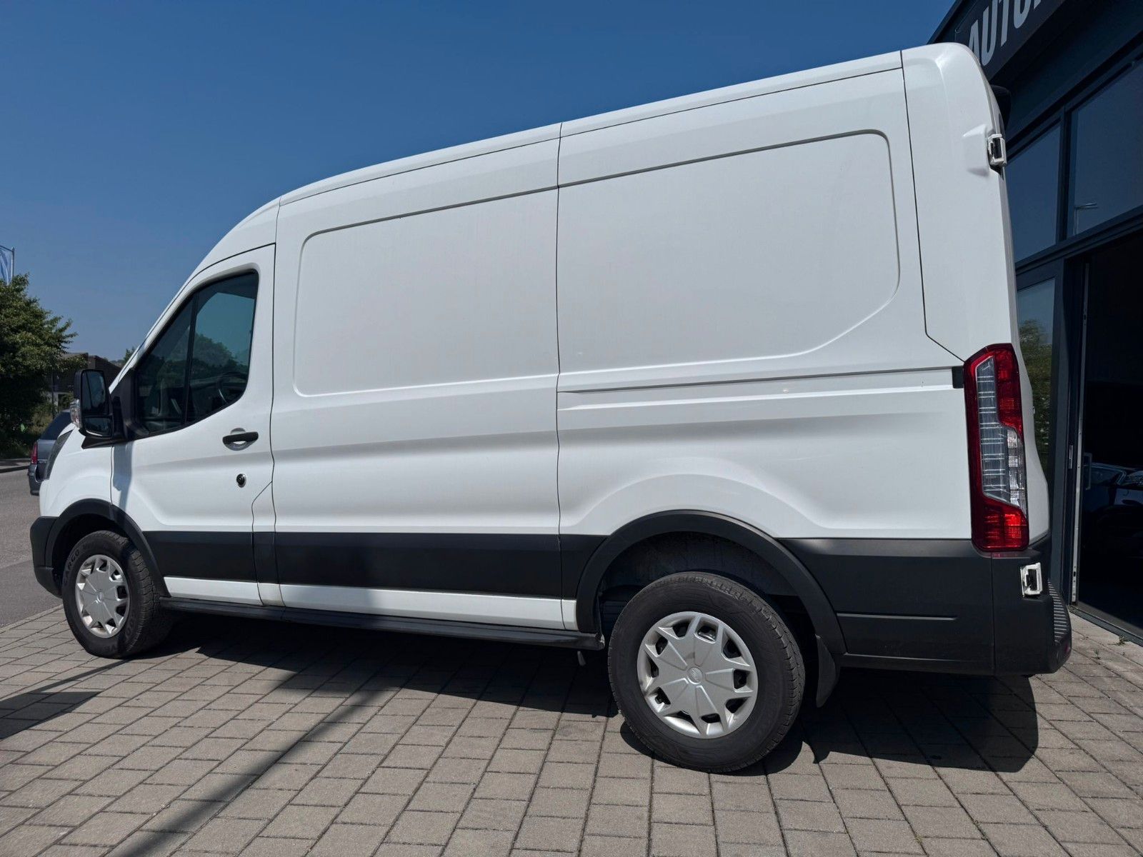 Fahrzeugabbildung Ford Transit 350  L2H2 *TREND*TEMPO*DAB*KAMERA*PDC
