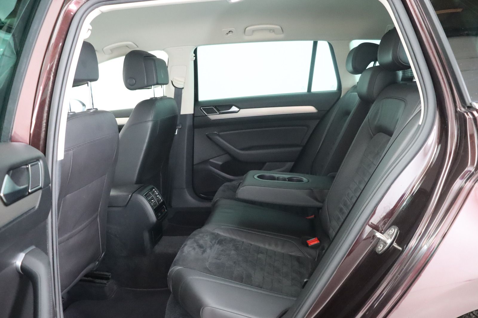Fahrzeugabbildung Volkswagen Passat 4MOTION * Navi * LED * Massage