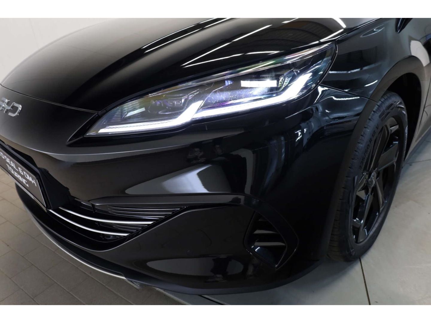 BYD SEAL 6