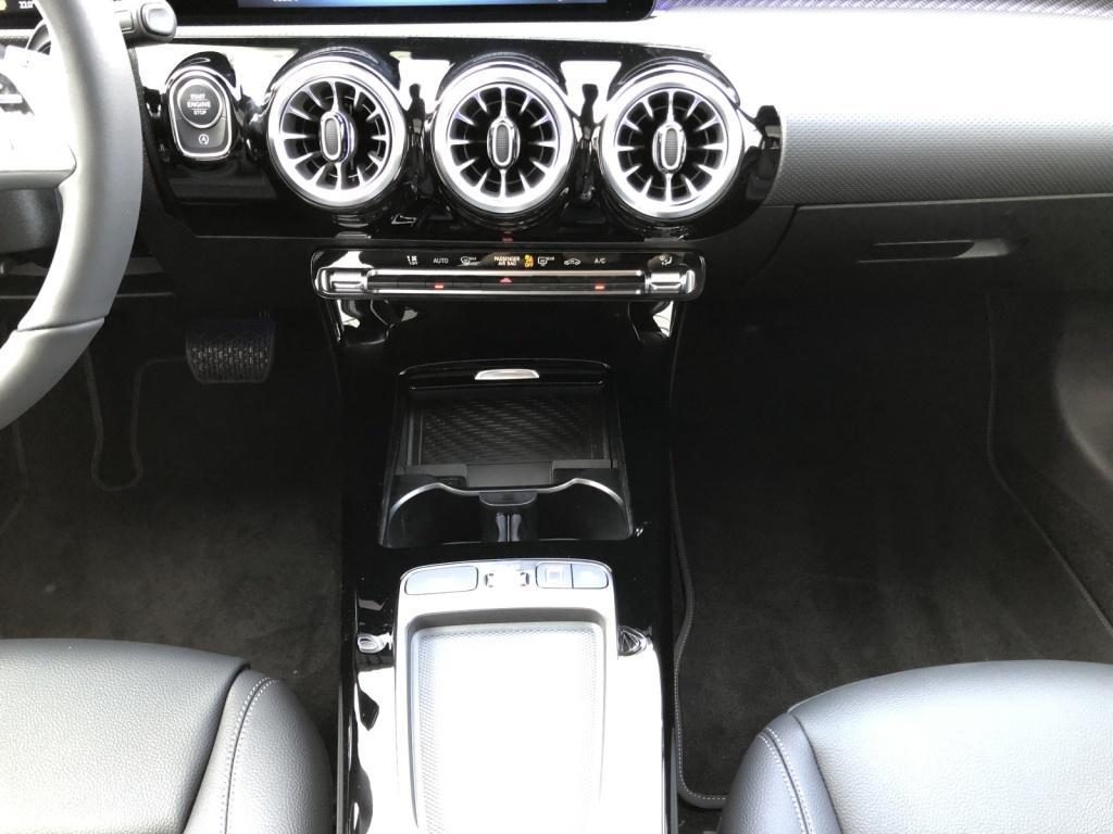 Mercedes-Benz A 200 Limousine ILS+MBUX+Progressive+Night+Pano — 15
