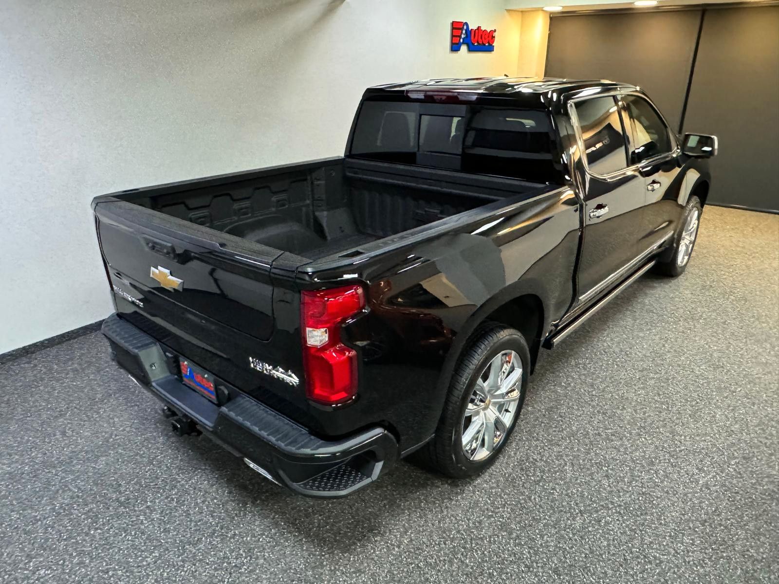 Fahrzeugabbildung Chevrolet 2026 SILVERADO DURAMAX DIESEL 4x4 HIGH COUNTRY