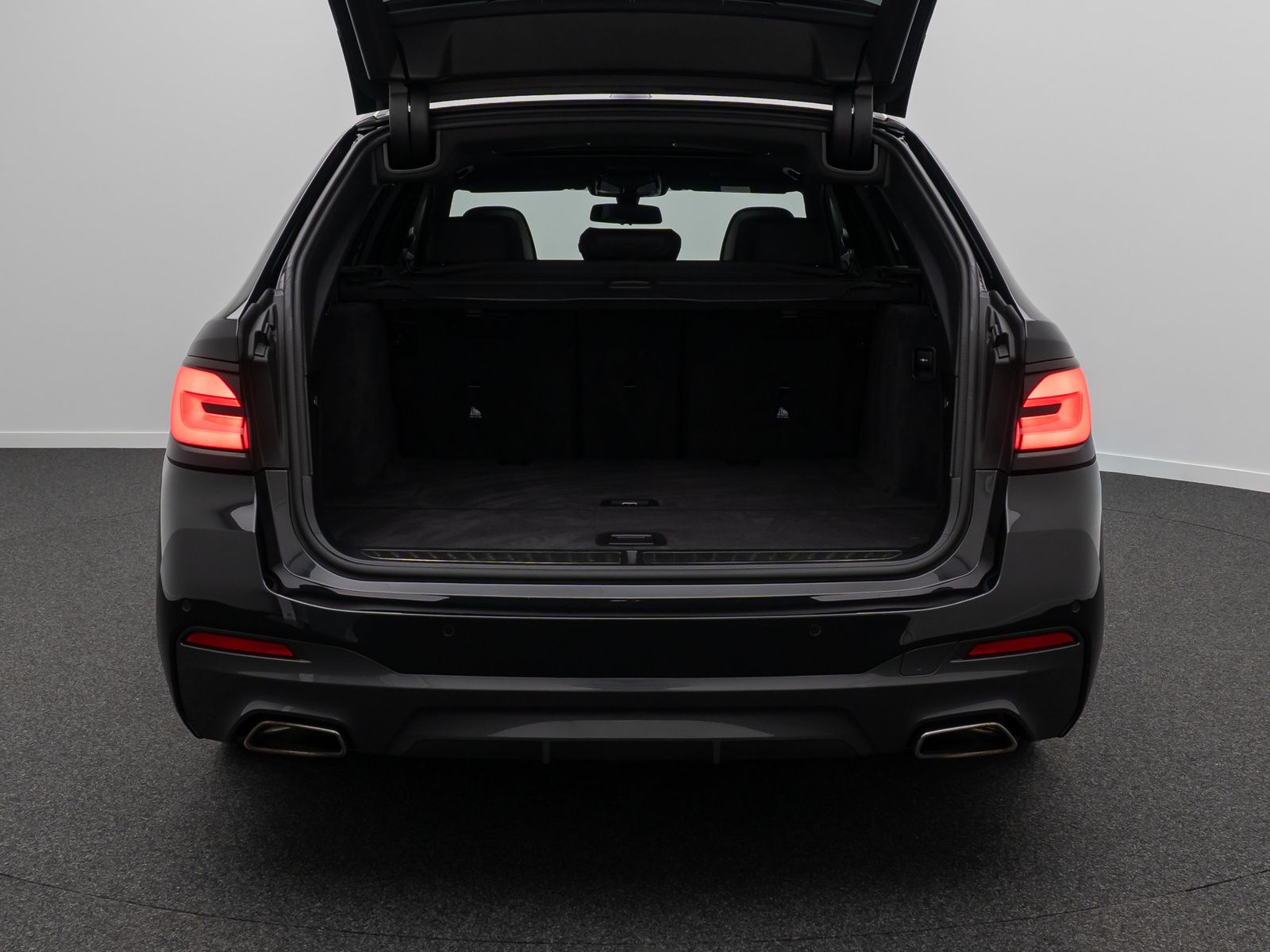 Fahrzeugabbildung BMW 540d xD M Sport DAB HUD DisplayKey Panorama HiFi