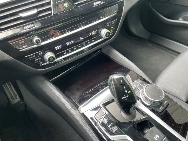 Fahrzeugabbildung BMW 520 d M Sport Mild-Hybrid Autom. Panoramadach, N