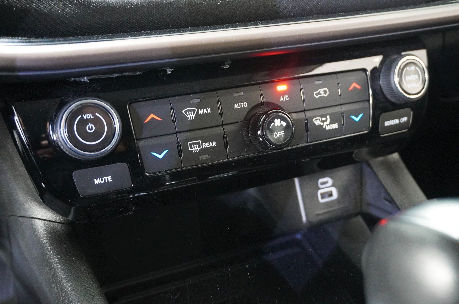 Fahrzeugabbildung Jeep Compass 1.3 4X4 HYBRID NAVI/LED/KAMERA/VIRTU/DAB