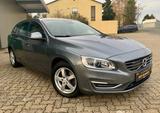 Volvo V60 Kombi Summum D4/LEDER/NAVI/XENON/ACC/STANDHZ - gebrauchte Volvo V60 aus dem Jahr 2017