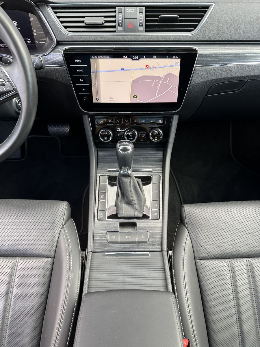 Fahrzeugabbildung SKODA Superb Combi 2.0 TDI DSG Premium Ed NAV+LED+PANO