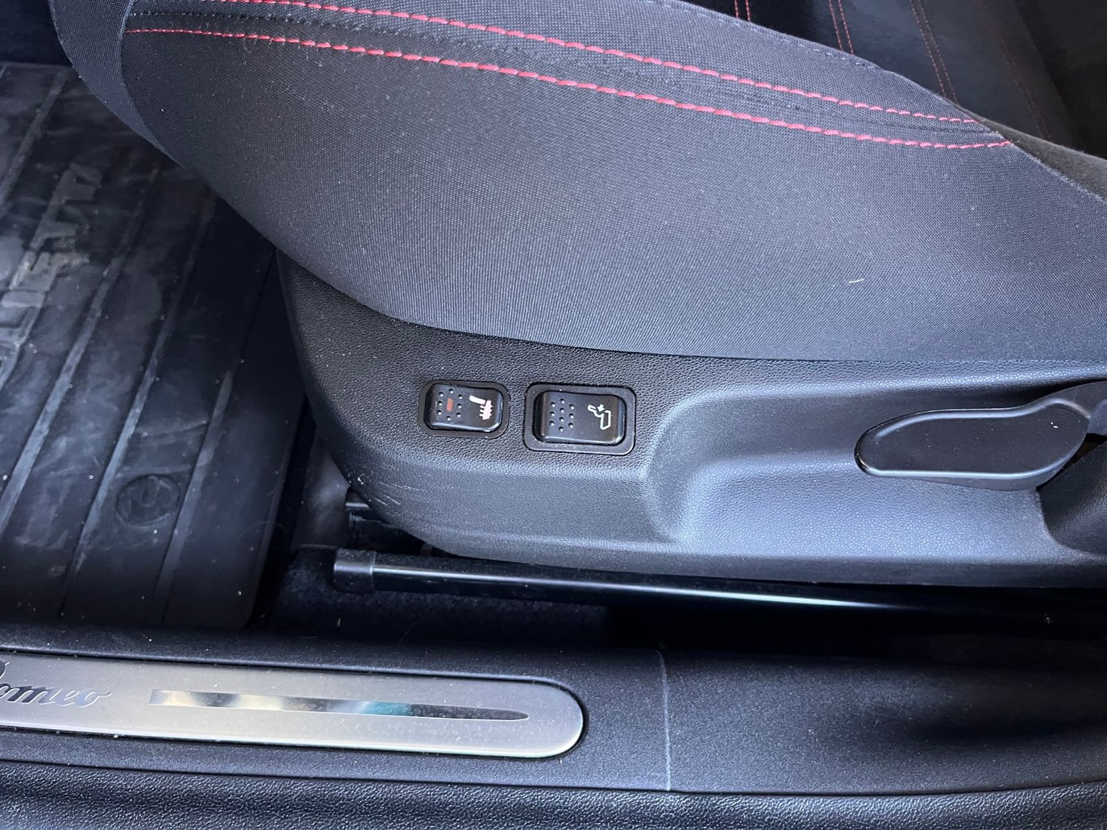 Fahrzeugabbildung Alfa Romeo Giulietta Sprint PDC NAVI ALU