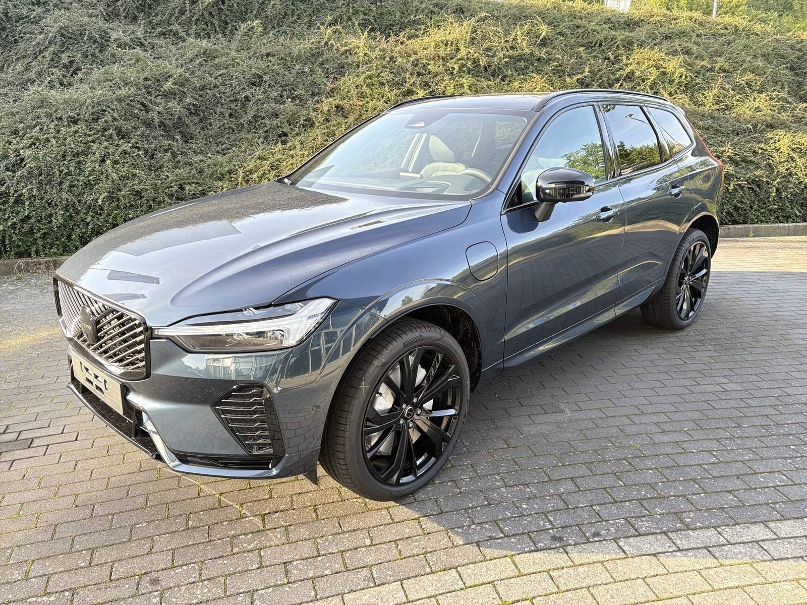Volvo XC60 Black Edition T8 AWD Plug-in Hybrid