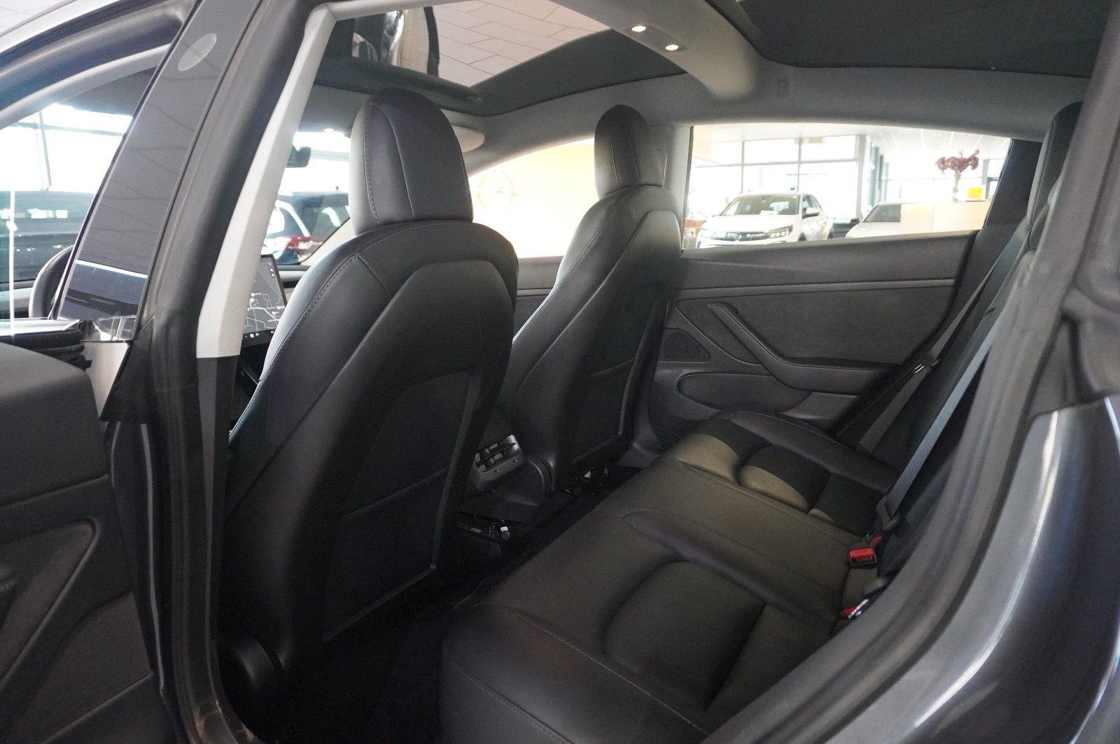 Fahrzeugabbildung Tesla Model 3 Standard Range Plus NAVI/KAMERA/SH/PANO