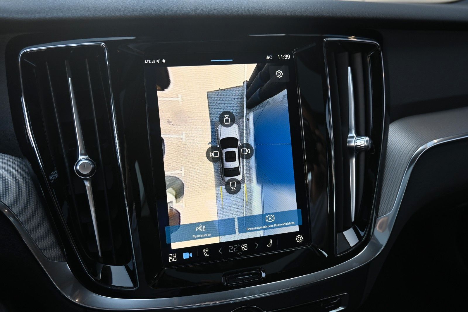 Fahrzeugabbildung Volvo S60 B4 Plus Dark*LED*PANO*STHZ*H&K*360*QI*19"