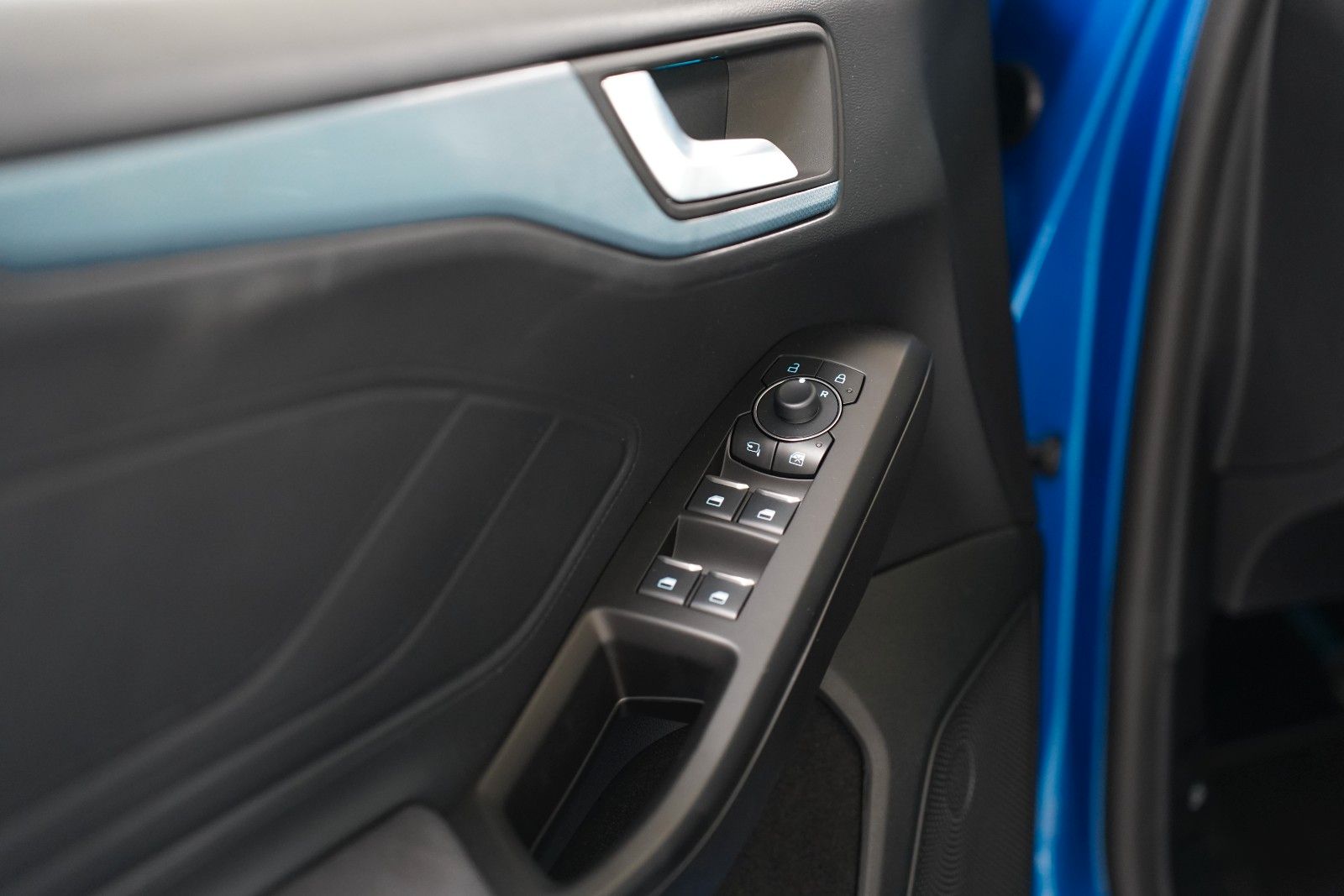 Fahrzeugabbildung Ford Focus Active X*PANO*ACC*RFK*WINTER-P.*ALLWETTER