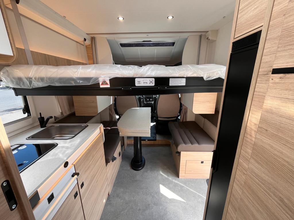 Challenger 317 Ultimate Solar Markise mit Hubbett – Foto 27 von 27