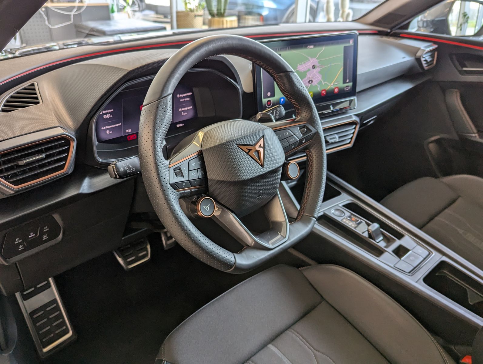 Fahrzeugabbildung CUPRA Leon 2.0 TSI VZ 4Drive Vision+ Matrix Pano ACC