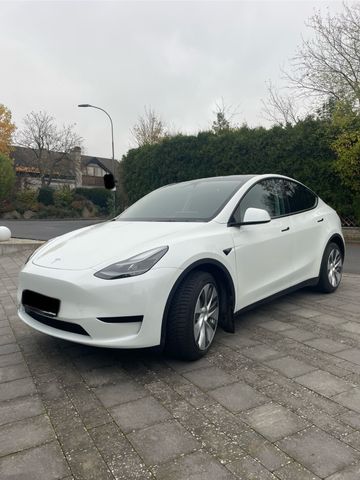 Tesla Model Y, SR RWD, AHK, Giga Berlin, 8-fach 