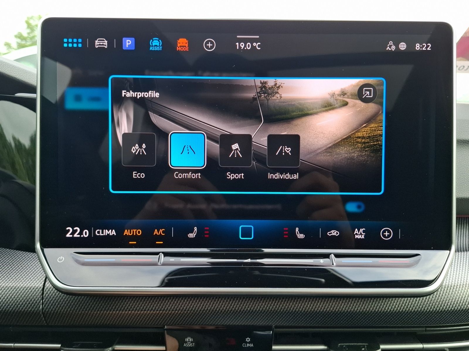 Fahrzeugabbildung Volkswagen Golf VIII Variant TSI R-Line Matrix AHK Navi AID