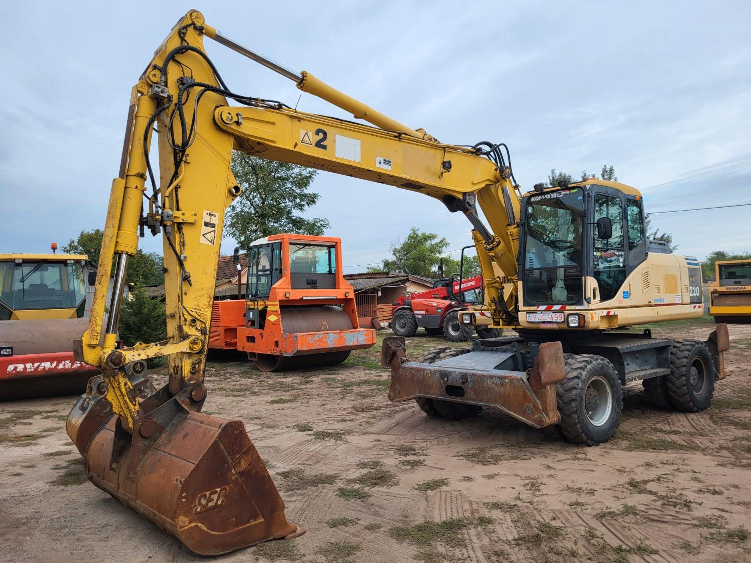 Komatsu PW 220 - 7 4X4