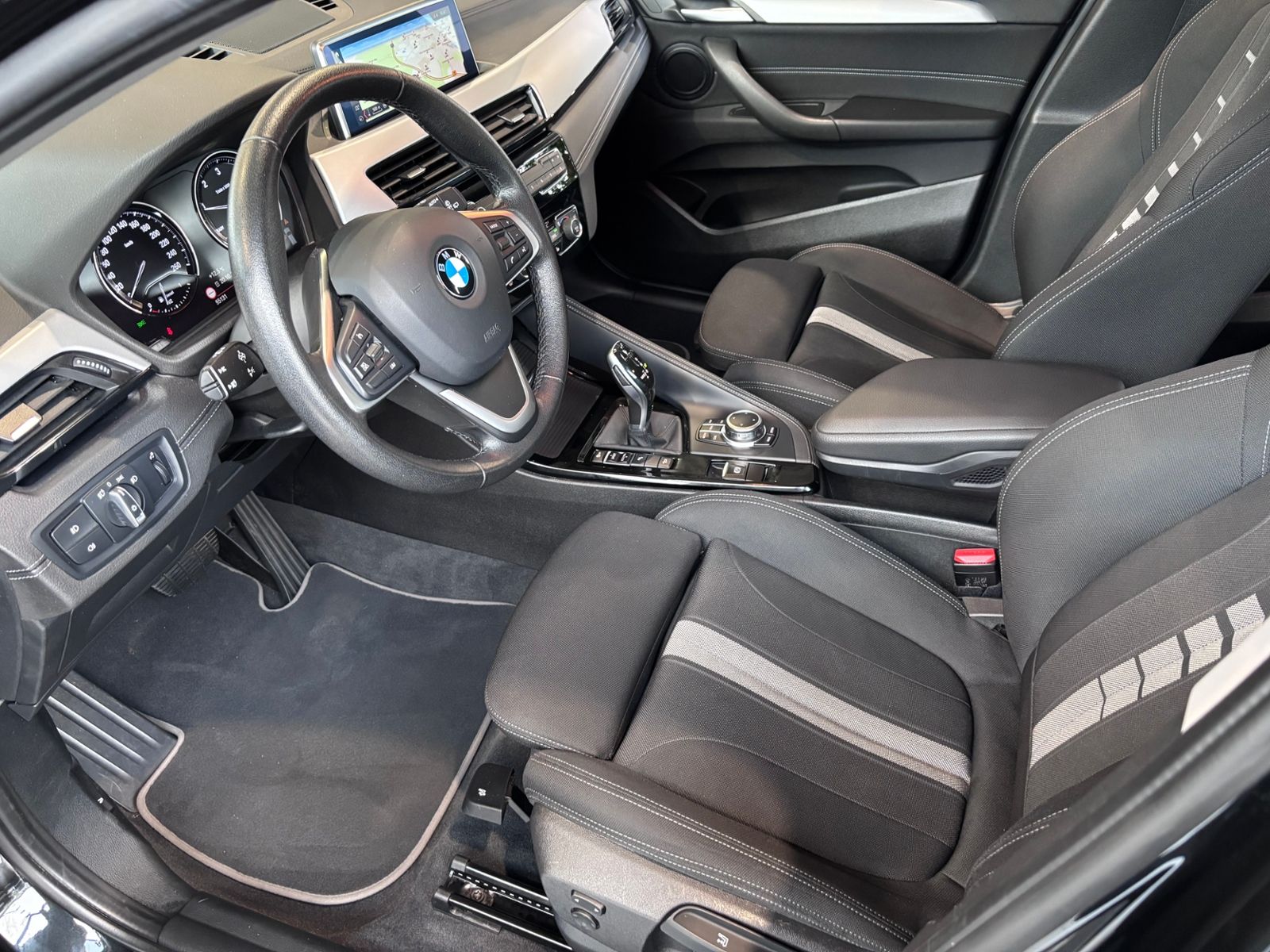 Fahrzeugabbildung BMW X2 xDrive 20 d Advantage AHK LED NAVI ALU