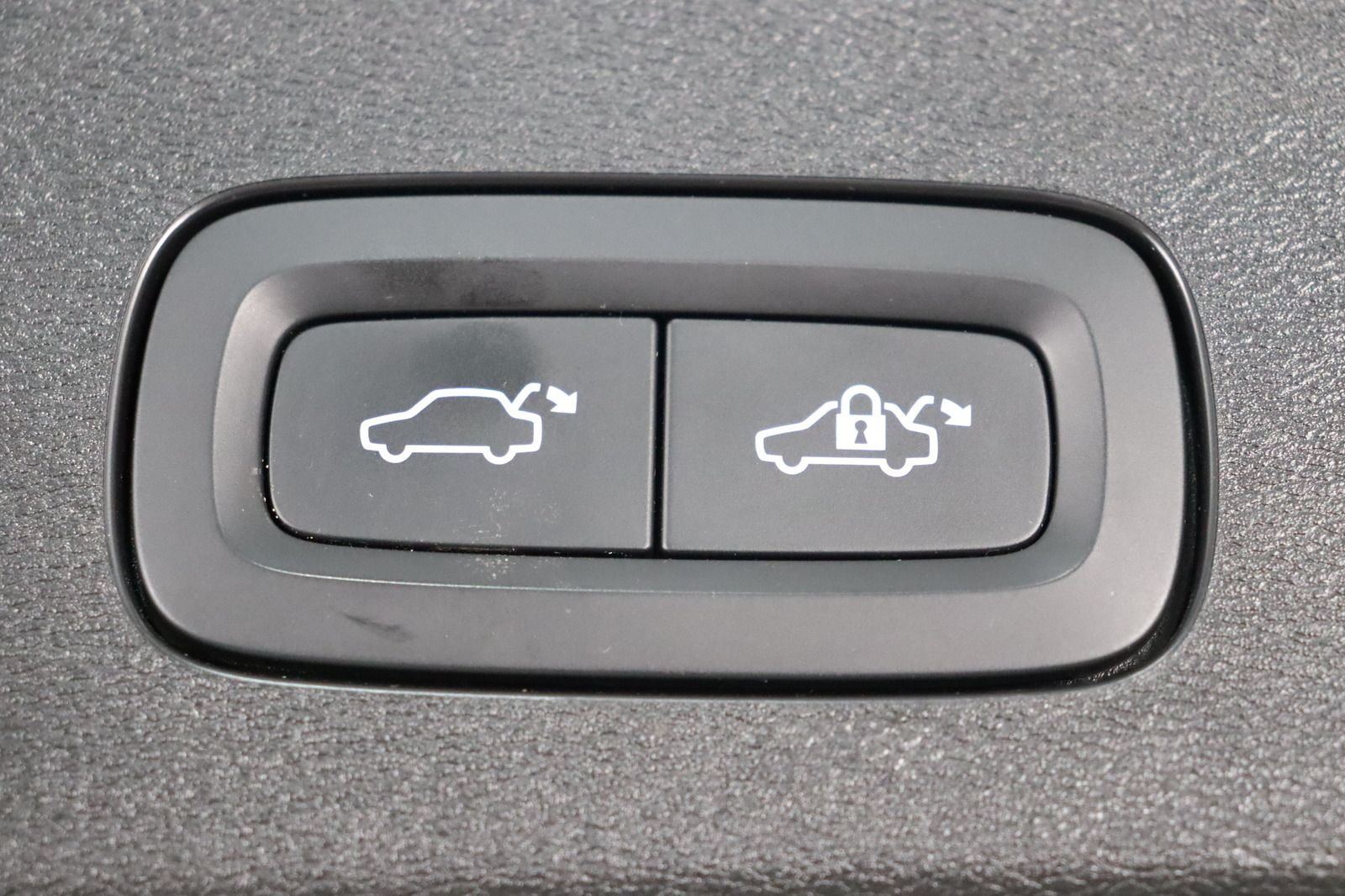 Fahrzeugabbildung Volvo V60 Kombi T8 R-Line AWD Recharge R Design Rechar