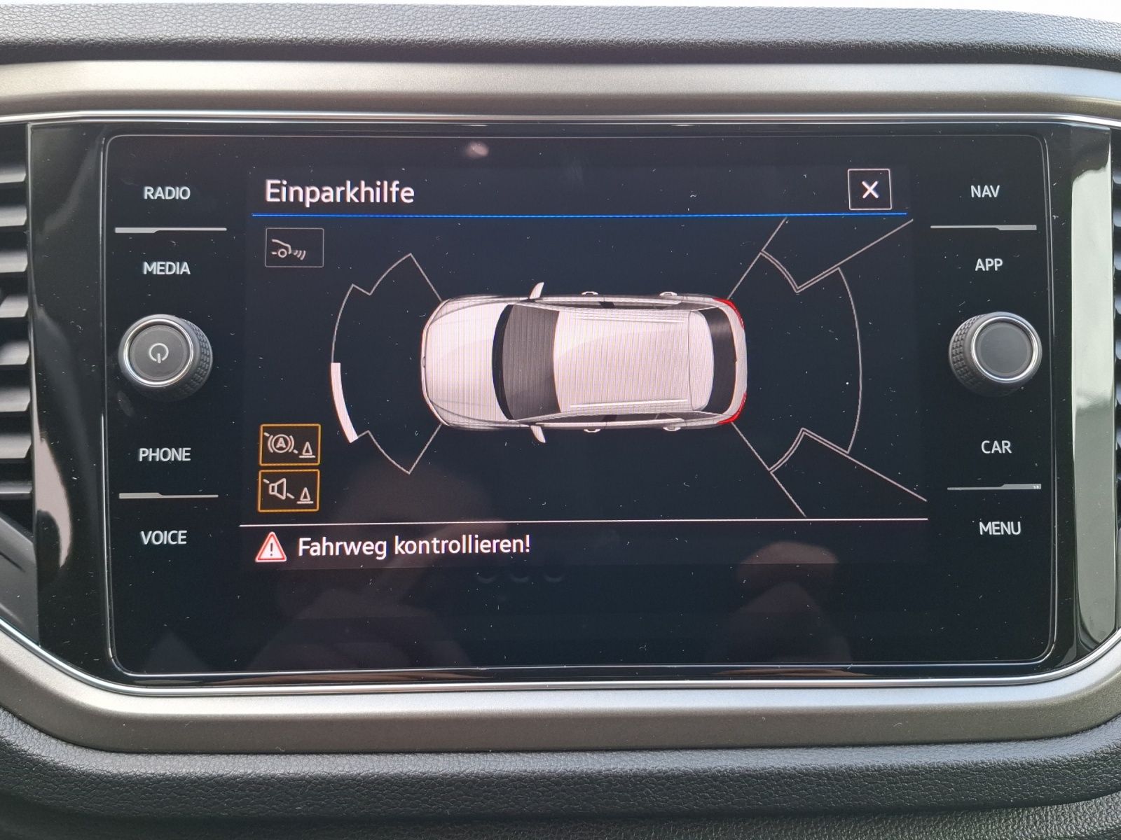 Fahrzeugabbildung Volkswagen T-Roc TSI Style LED AHK Navi ACC RFK SH LM