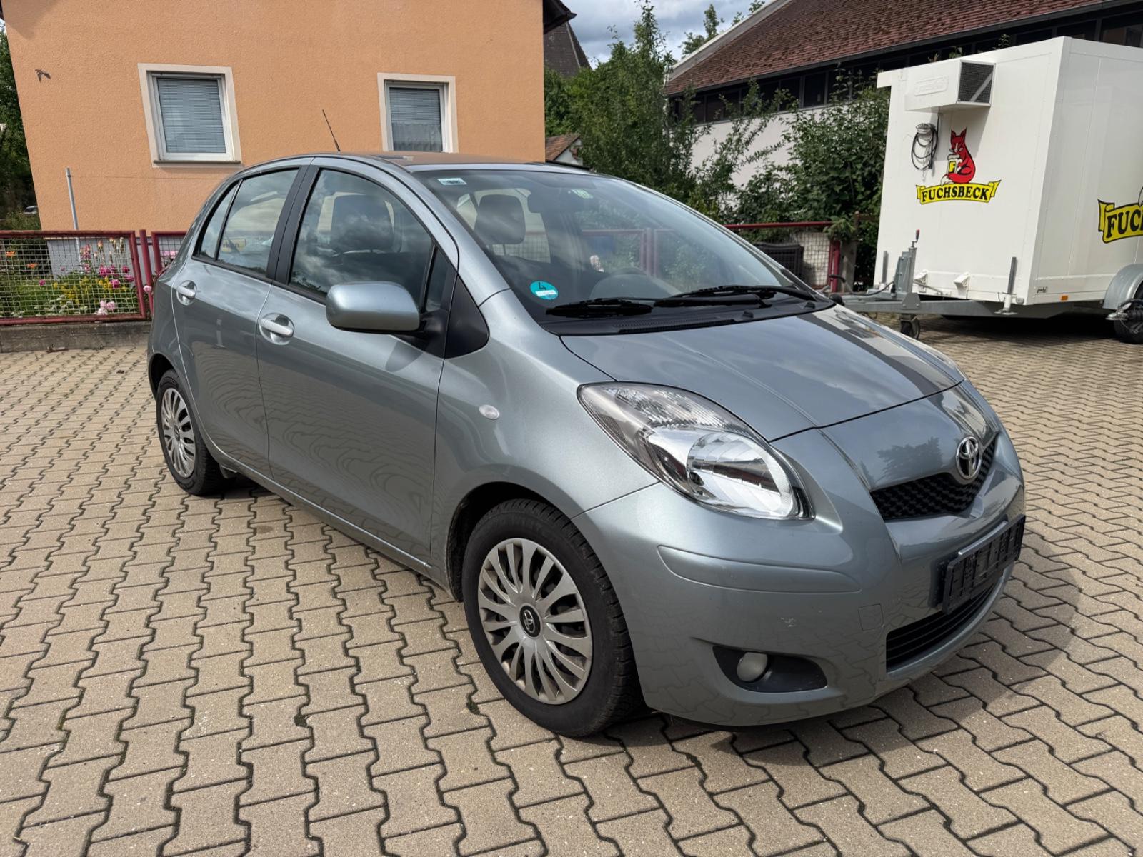 Toyota Yaris Life Klima 8xbereift