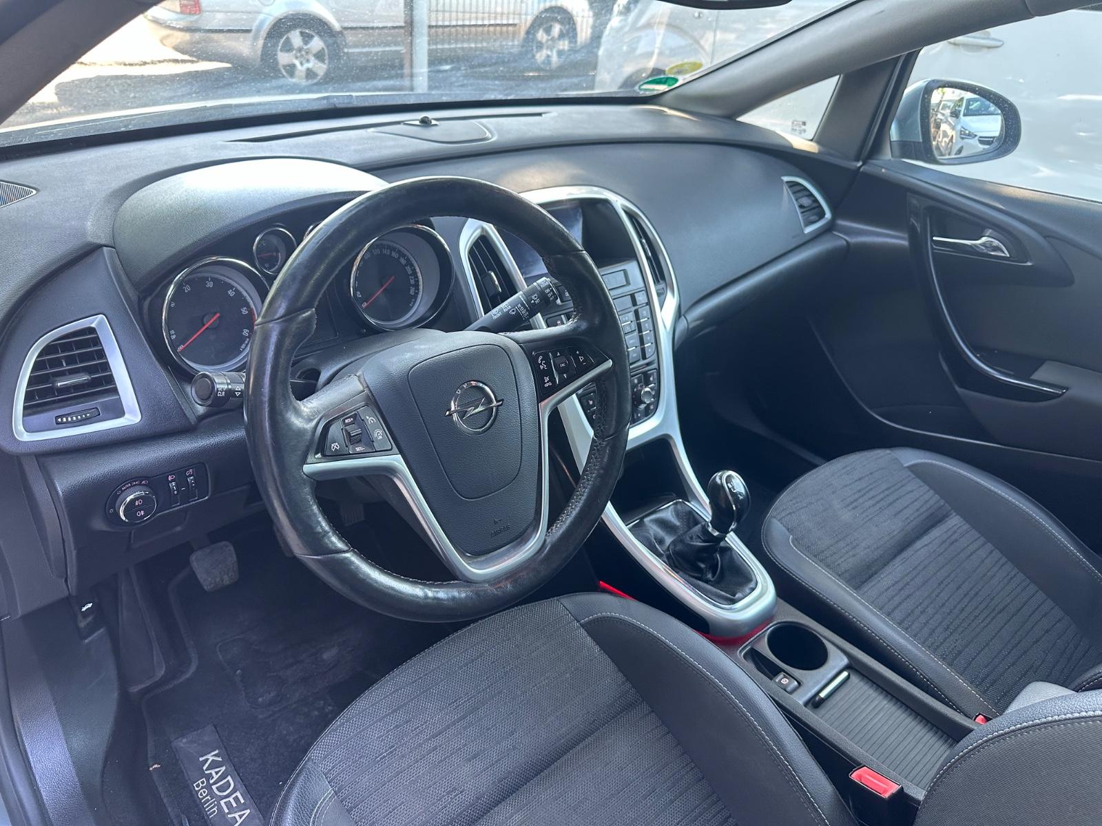Opel Astra 2015 — photo 9