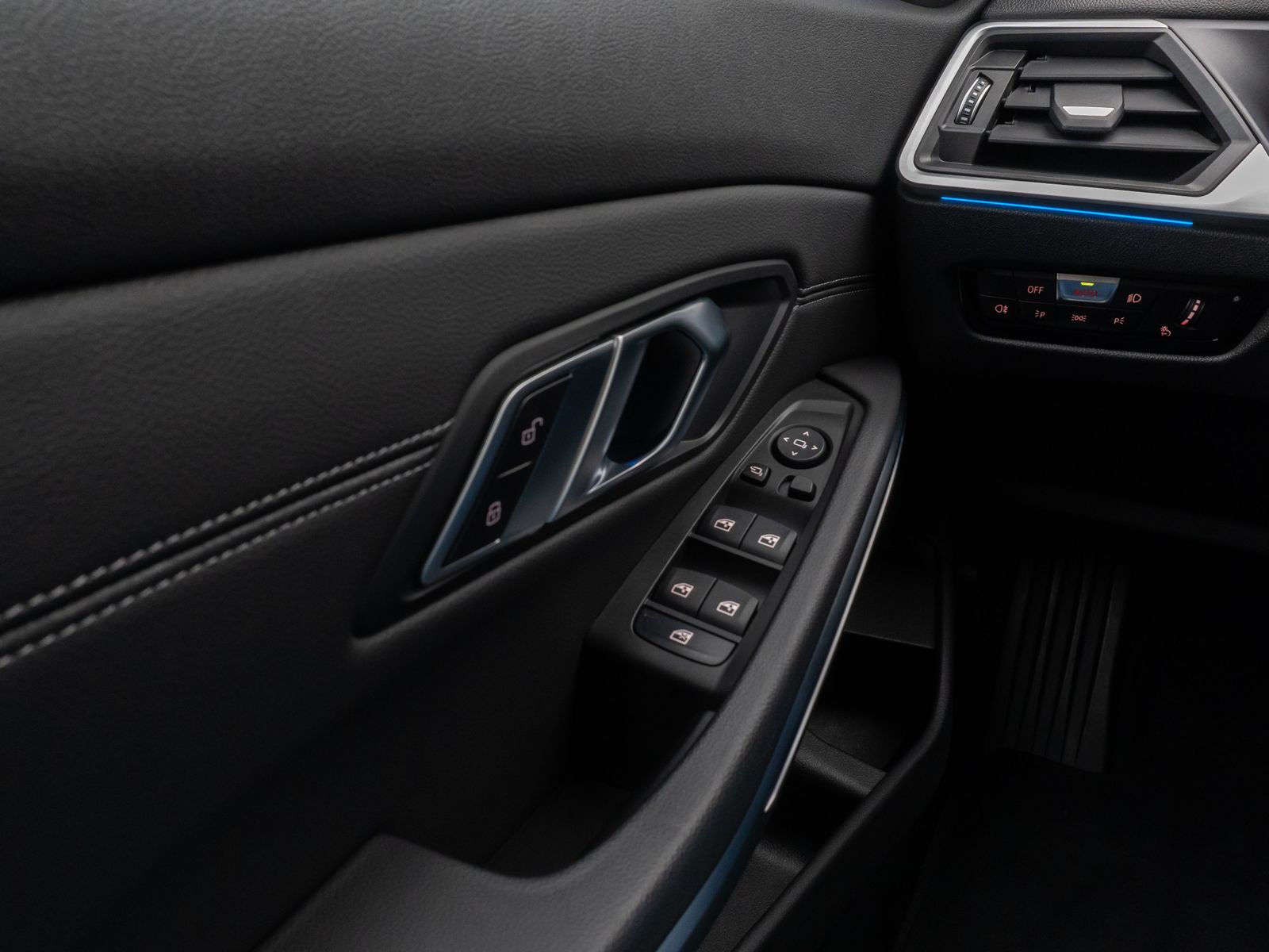 Fahrzeugabbildung BMW 320i xD DAB CockPit+ PDC DrivingAssit AHK Sport