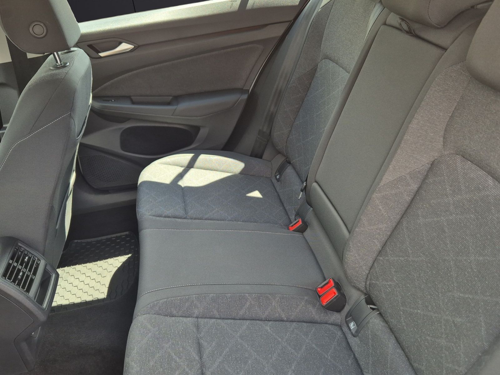 Fahrzeugabbildung Volkswagen Golf VIII Variant Life LED GRA SHZ LANE ASSIST