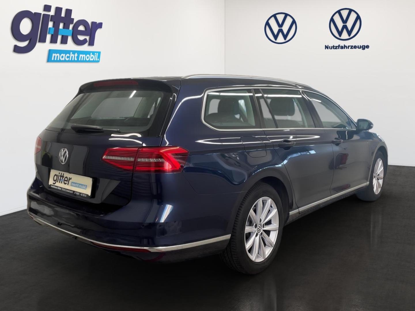 Volkswagen Passat Variant 1.8 Highline EU LED ACC PDC APP D