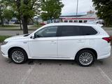 Mitsubishi Outlander PHEV Plus 4WD - Mitsubishi Outlander: Plus