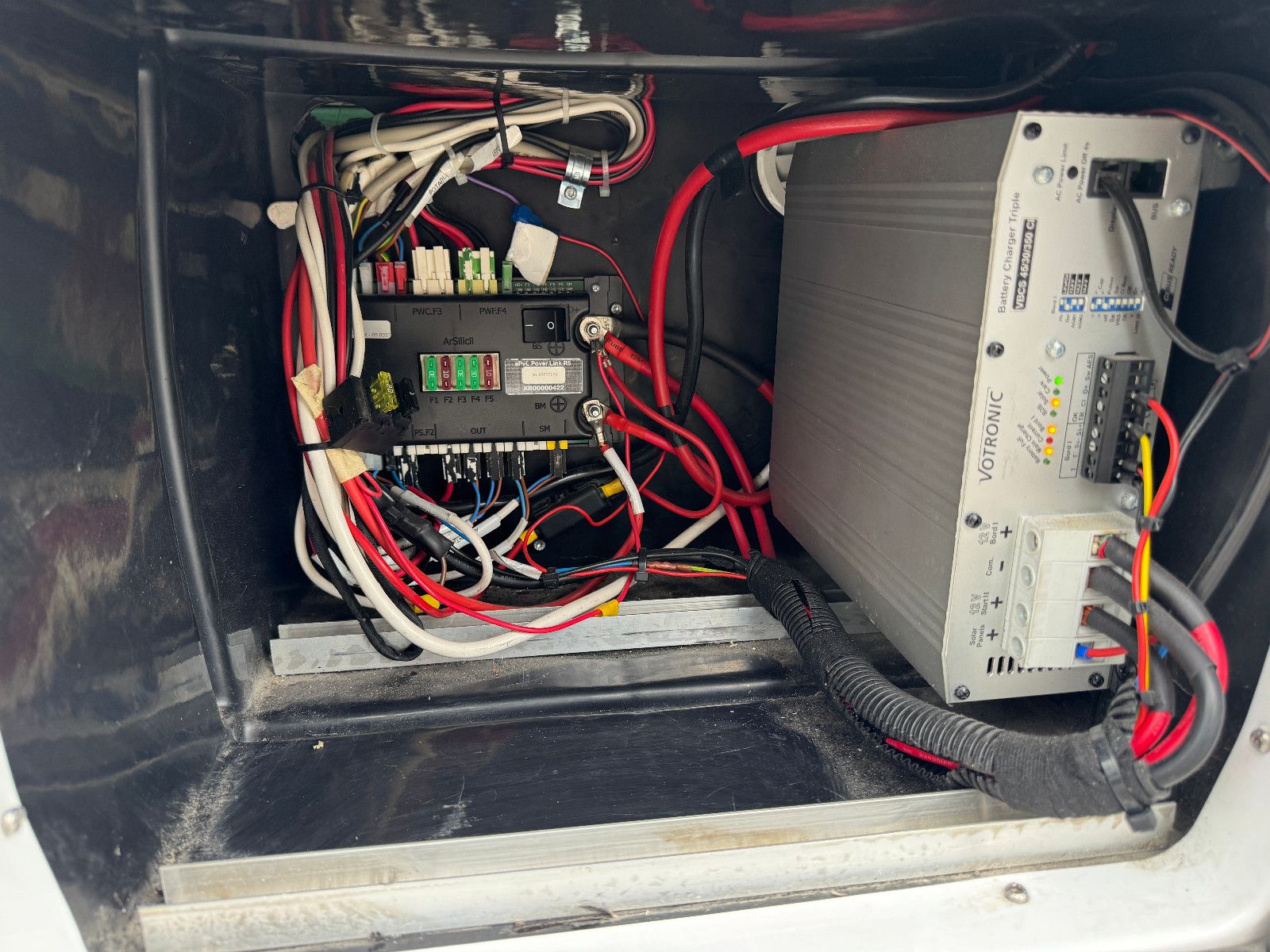 Fahrzeugabbildung Ahorn ALASKA TE PLUS AUTOMATIK SOLAR TV LUFTFEDERUNG