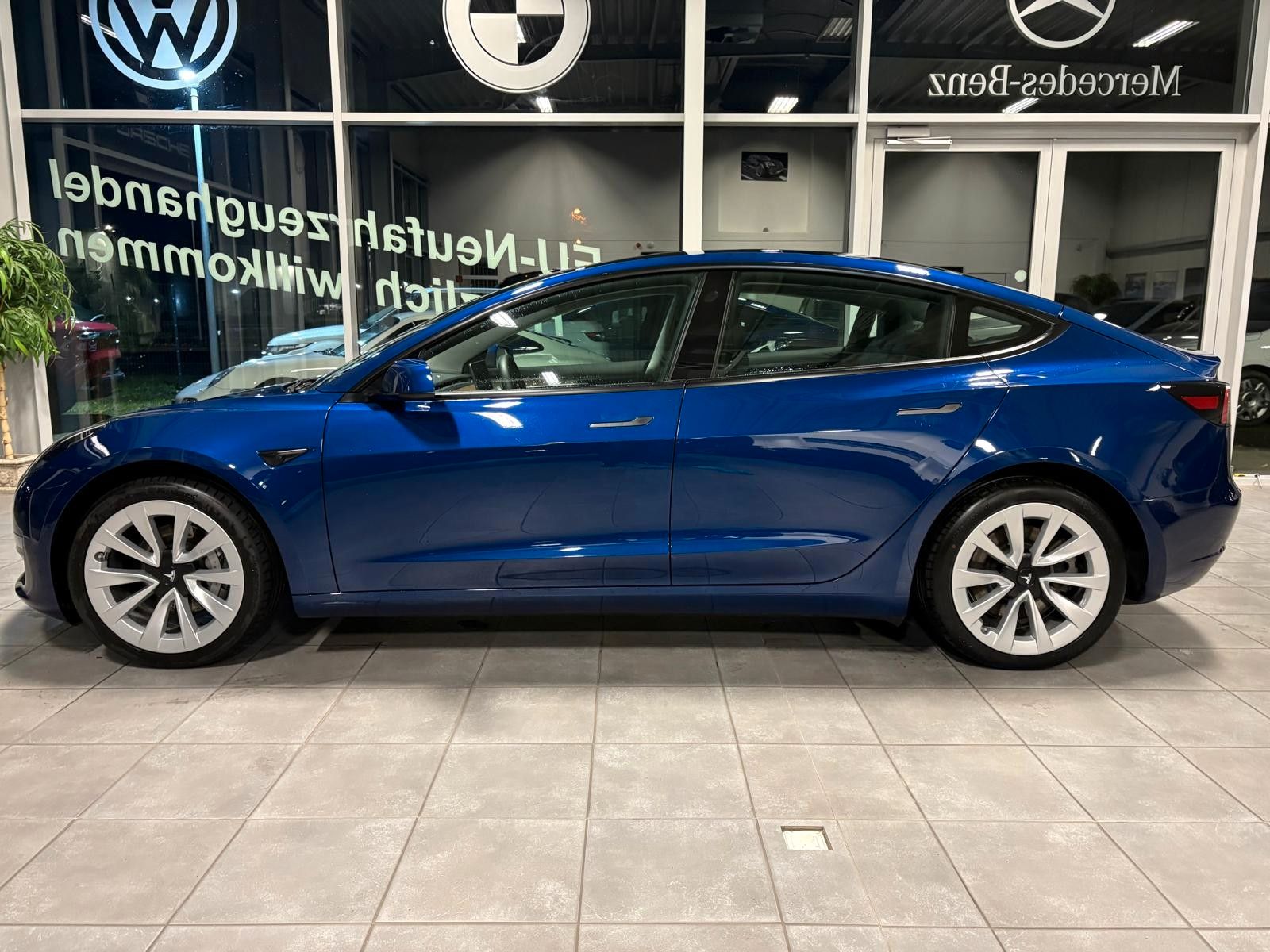 Fahrzeugabbildung Tesla Model 3 Long Range Dual AWD