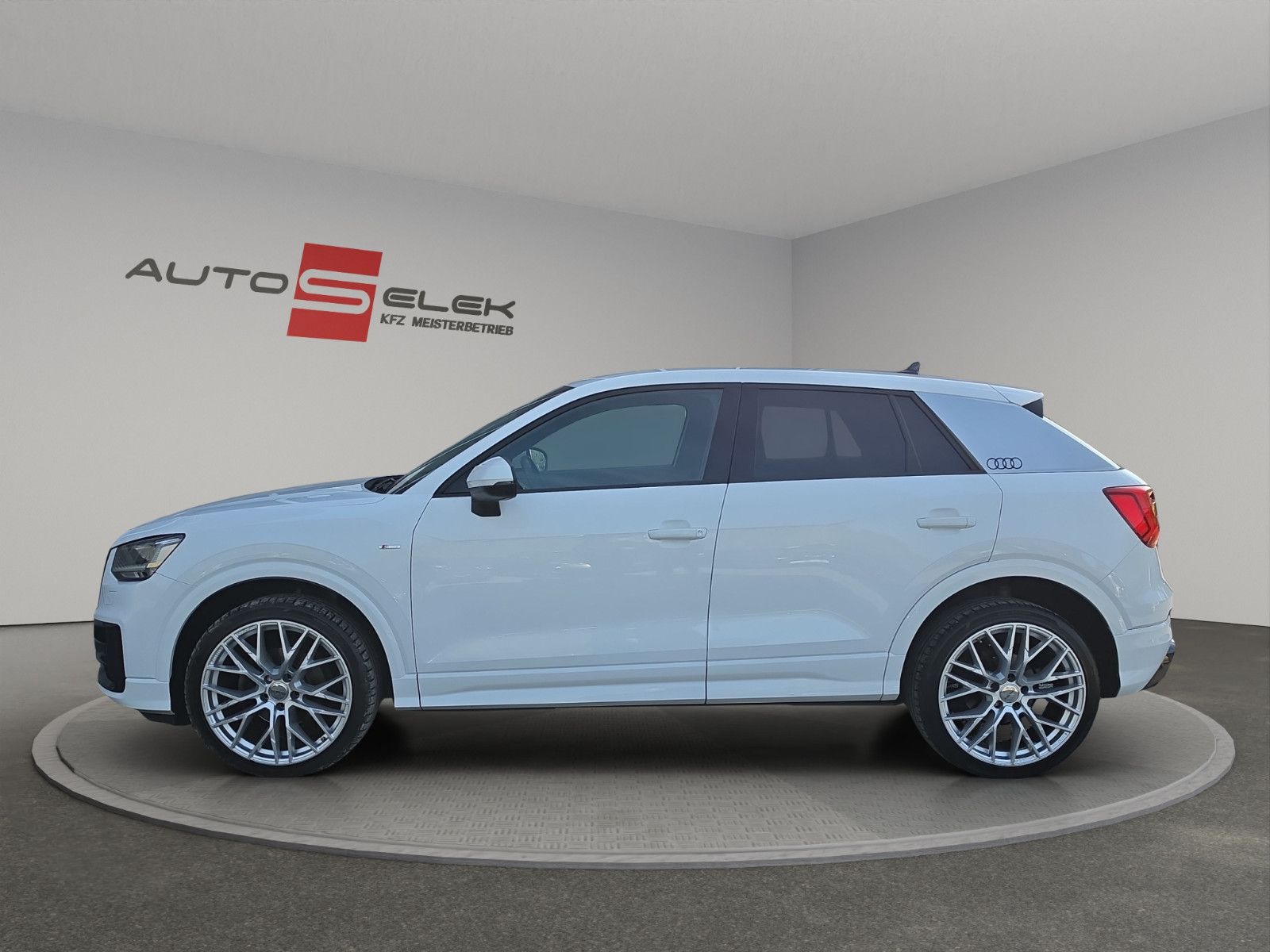 Fahrzeugabbildung Audi Q2 35 TFSI SPORT S-LINE NAVI LED PDC SHZ LEDER