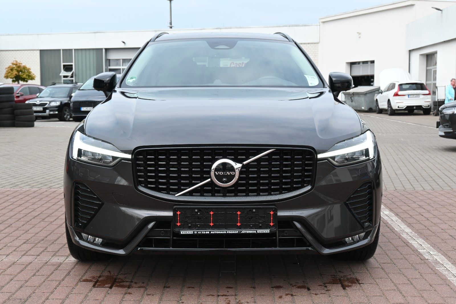 Fahrzeugabbildung Volvo XC60 B5D AWD Ultimate Dark*LED*PANO*STHZ*B&W*360