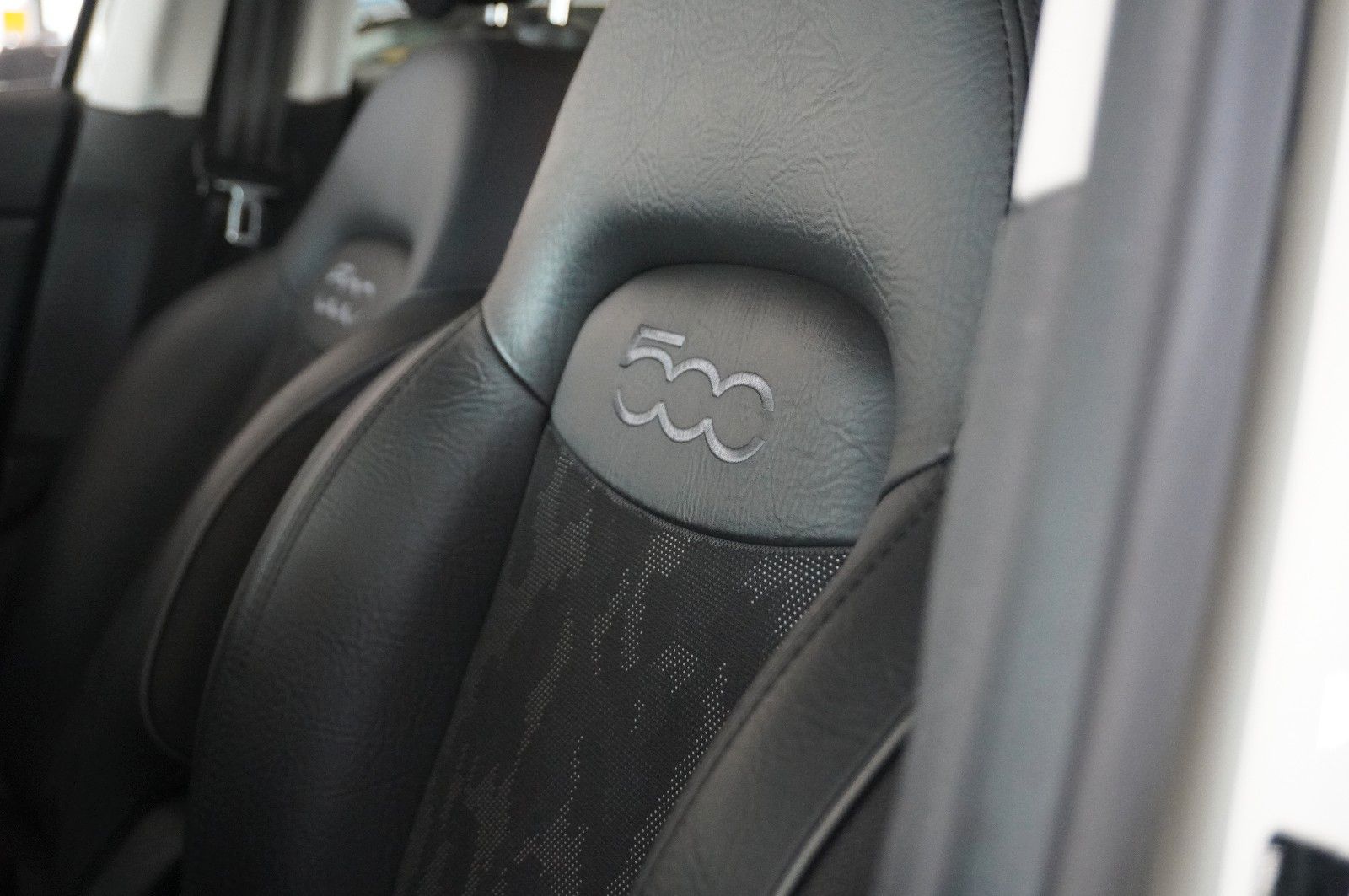 Fahrzeugabbildung Fiat 500X 1.3T CROSS DCT NAVI/LED/PDC/SPORT/TEMP/DAB+