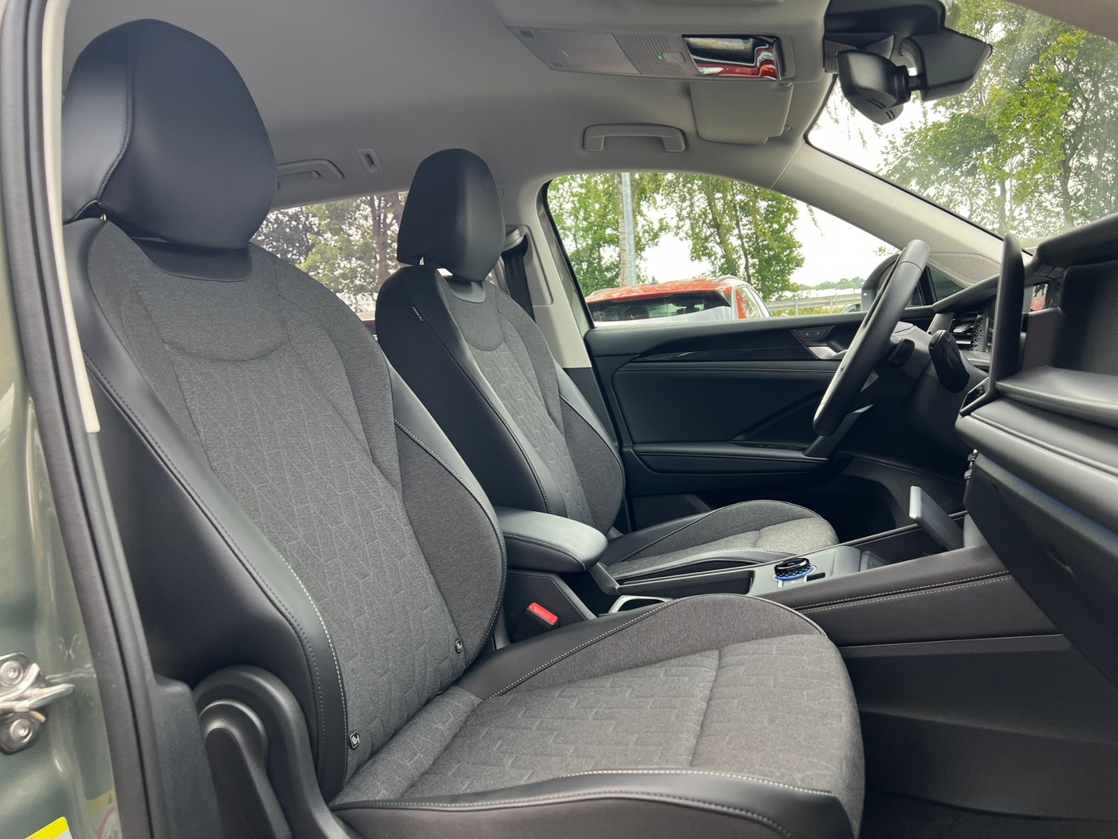 Fahrzeugabbildung Volkswagen Tayron Life 1.5 eTSI DSG *AHK,7-Sitzer,LED,Kamer