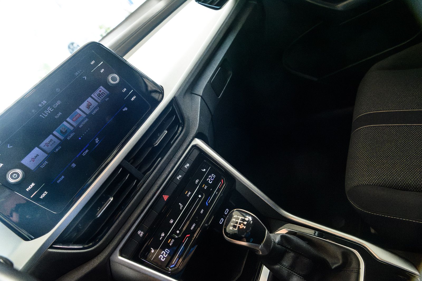Fahrzeugabbildung Volkswagen T-Roc Life +LED+AW+Cockpit PRO+Park Assist+Ascot