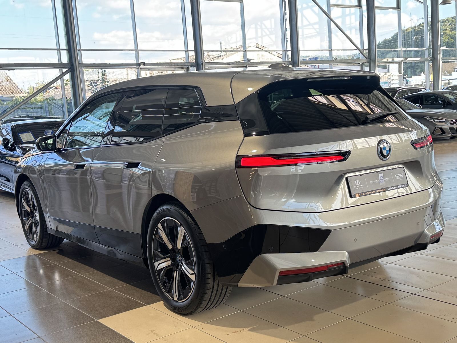 BMW iX 40 Sport R.Cam Leder Ambiente Standklima. ACC foto 5