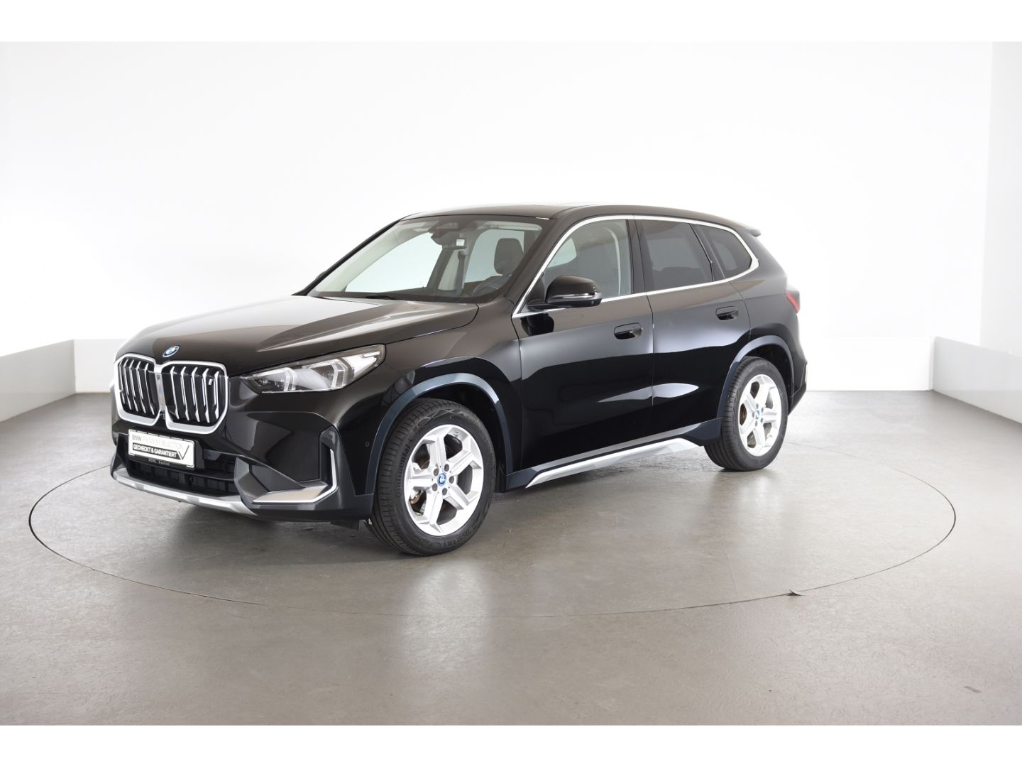 BMW iX1 xDrive 30 xLine Panoramadach Anhängerkupplun foto 2
