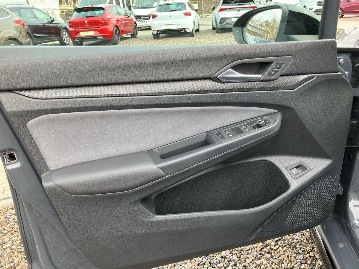 Volkswagen Golf VIII VARIANT 2.0TSI R-LINE 4MOTION LED+PANO, миниатюра 20
