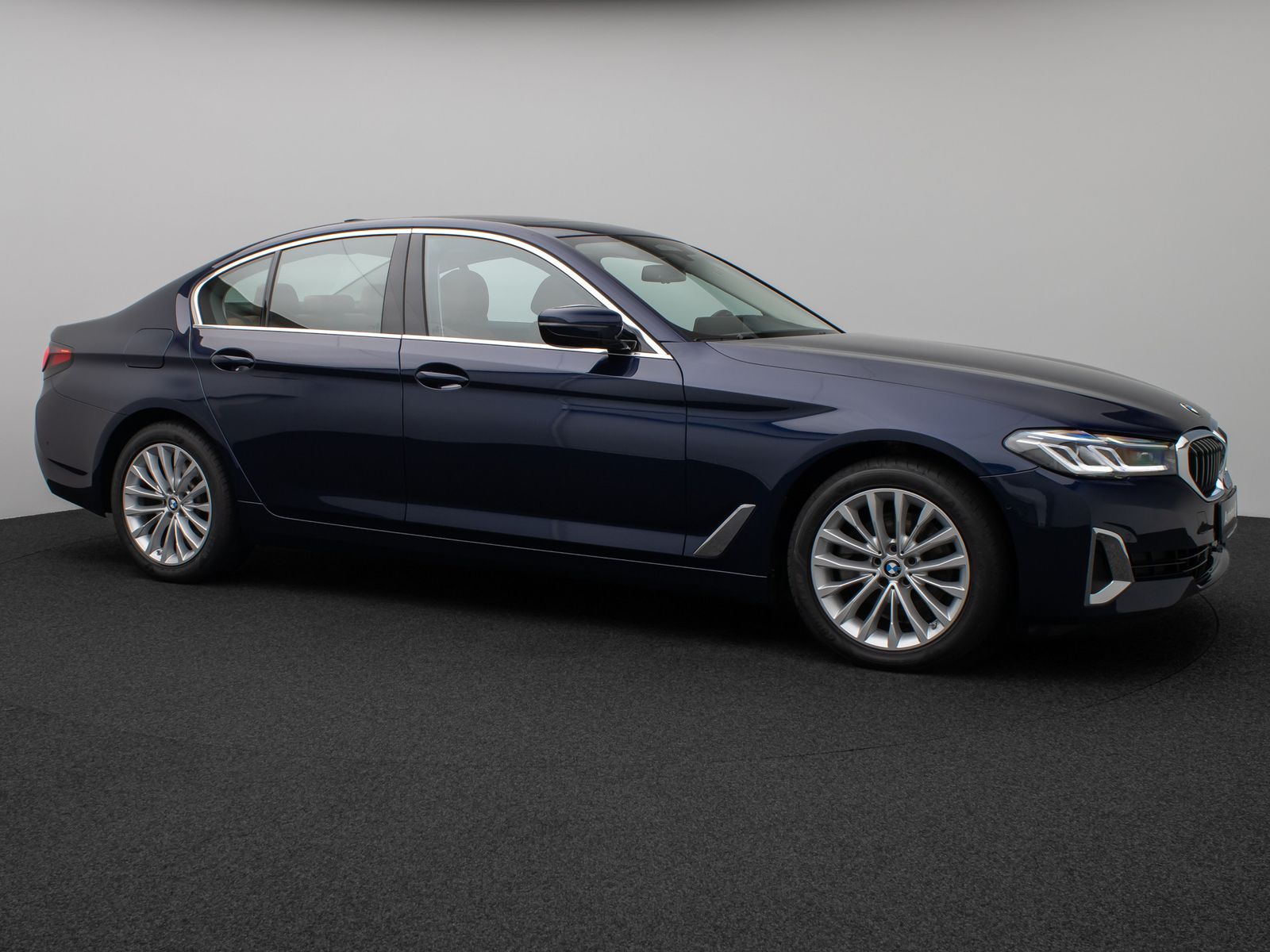 Fahrzeugabbildung BMW 520d xD LuxuryLine Glasdach Kamera Laser HUD H/K