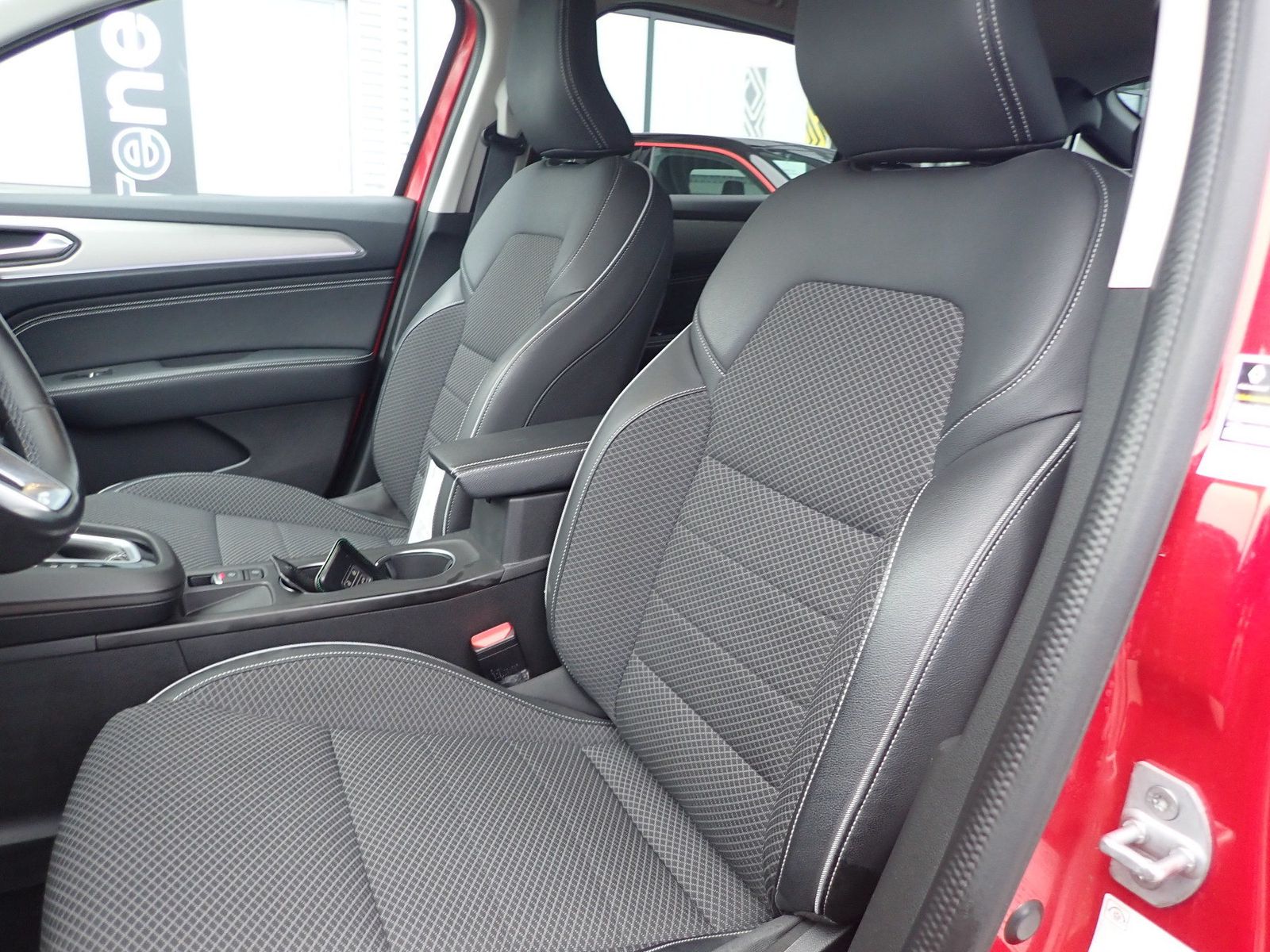 Fahrzeugabbildung Renault Arkana Intens TCe 140 EDC