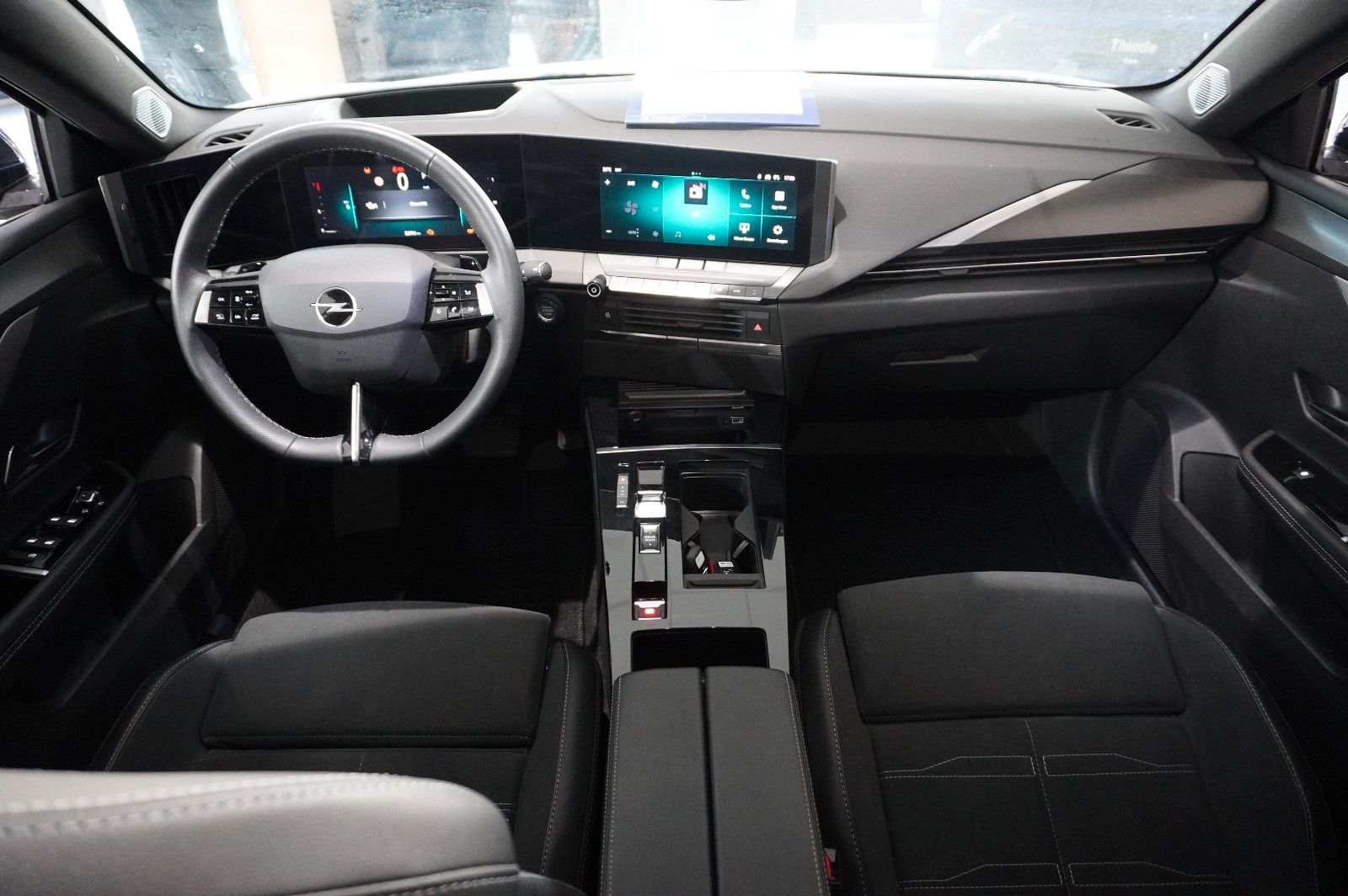 Fahrzeugabbildung Opel Astra L Lim. 1.2T GS SPORT NAVI/LED/360°/SH/HUD