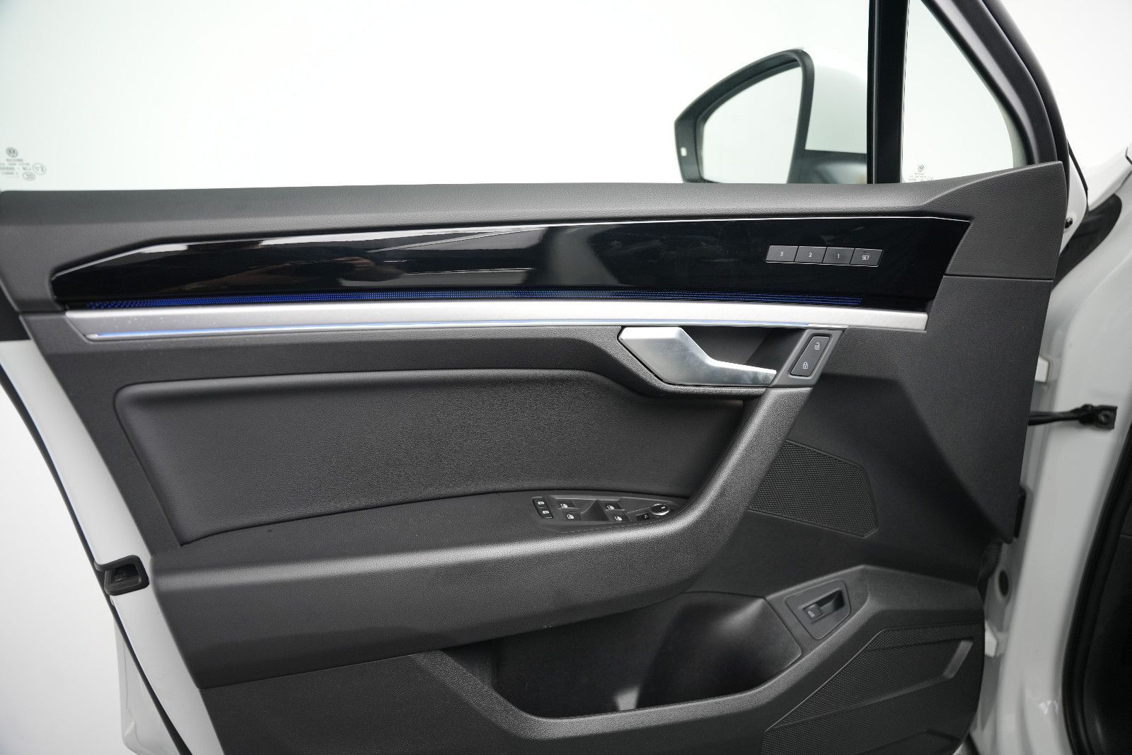 Fahrzeugabbildung Volkswagen Touareg SPORT/ 4Motion/VIRTUAL/AMBIENT/360''KAM