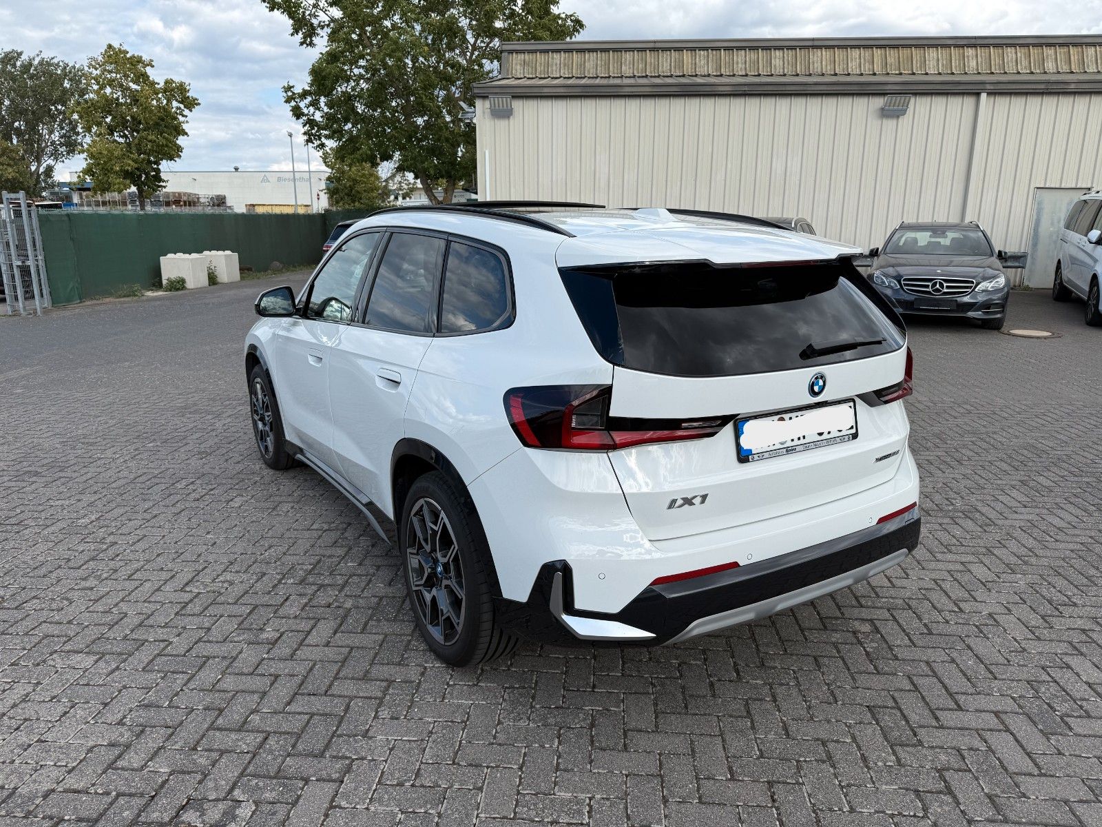 BMW iX1 30 xDRIVE xLINE PANO 19 LEDER AHK LED foto 4