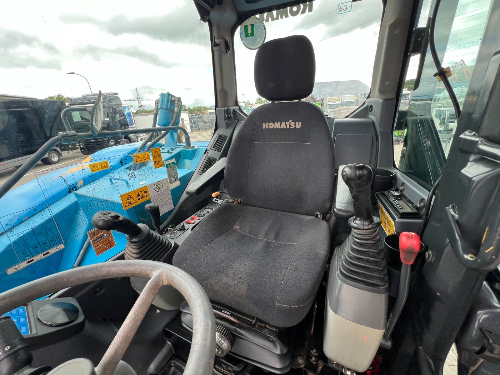 Fahrzeugabbildung Komatsu PW 98MR-8 / 5.734h / Powertilt HS08